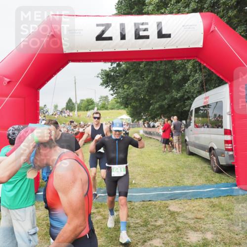 21.06.2025 - 27. Vierlanden-Triathlon MichiJ http://msf.ph/oto/8039325 15.06.2026 13:20:29 Ziel 641, 678, 709, 741, 840 meine-sportfotos.de
