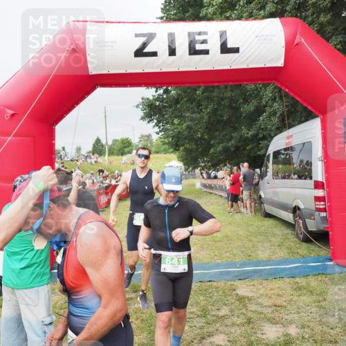 21.06.2025 - 27. Vierlanden-Triathlon MichiJ http://msf.ph/oto/8039330 15.06.2026 13:20:29 Ziel 641, 678, 709, 741, 840 meine-sportfotos.de