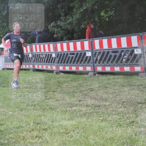 21.06.2025 - 27. Vierlanden-Triathlon KatJ http://msf.ph/oto/8039339 15.06.2025 14:22:57 Ziel 1202, 1270 meine-sportfotos.de