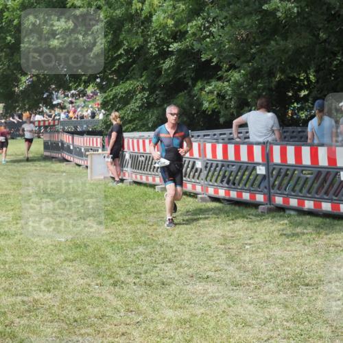 15.06.2025 - 27. Vierlanden-Triathlon KatJ http://msf.ph/oto/8039341 15.06.2025 11:35:49 Schwimmen  meine-sportfotos.de