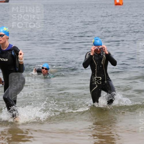 21.06.2025 - 27. Vierlanden-Triathlon Lena Gebhardt http://msf.ph/oto/8039345 15.06.2025 12:34:32 Schwimmen 1085, 1086, 1087 meine-sportfotos.de