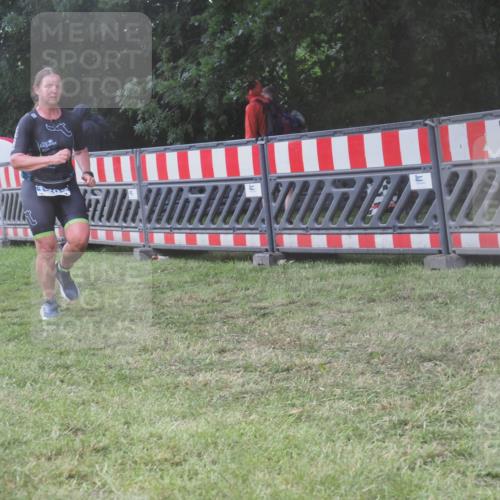 21.06.2025 - 27. Vierlanden-Triathlon KatJ http://msf.ph/oto/8039348 15.06.2025 14:22:57 Ziel 1202, 1270 meine-sportfotos.de