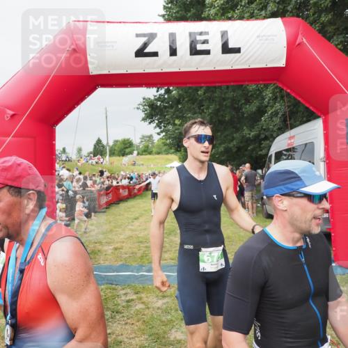 21.06.2025 - 27. Vierlanden-Triathlon MichiJ http://msf.ph/oto/8039350 15.06.2026 13:20:30 Ziel 641, 678, 688, 709, 741, 840 meine-sportfotos.de