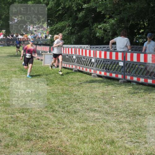 15.06.2025 - 27. Vierlanden-Triathlon KatJ http://msf.ph/oto/8039352 15.06.2025 11:35:53 Schwimmen  meine-sportfotos.de