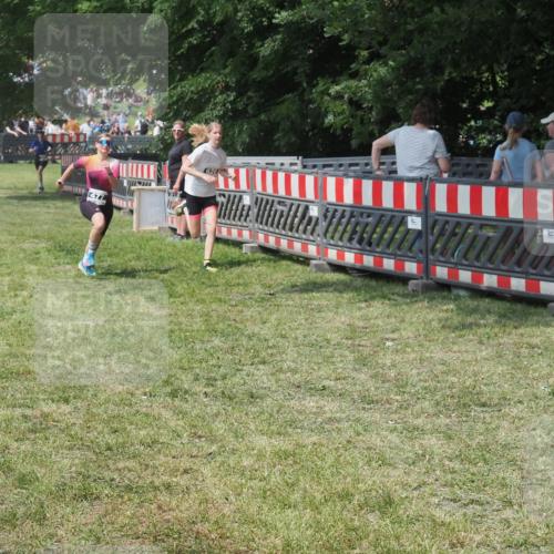 15.06.2025 - 27. Vierlanden-Triathlon KatJ http://msf.ph/oto/8039356 15.06.2025 11:35:53 Schwimmen  meine-sportfotos.de