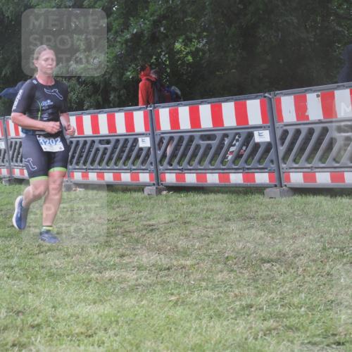 21.06.2025 - 27. Vierlanden-Triathlon KatJ http://msf.ph/oto/8039357 15.06.2025 14:22:58 Ziel 1202, 1270 meine-sportfotos.de