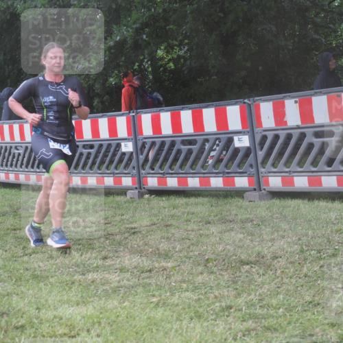 21.06.2025 - 27. Vierlanden-Triathlon KatJ http://msf.ph/oto/8039363 15.06.2025 14:22:58 Ziel 1202, 1270 meine-sportfotos.de
