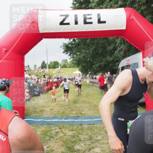 21.06.2025 - 27. Vierlanden-Triathlon MichiJ http://msf.ph/oto/8039364 15.06.2026 13:20:31 Ziel 641, 678, 688, 694, 709, 741, 840 meine-sportfotos.de