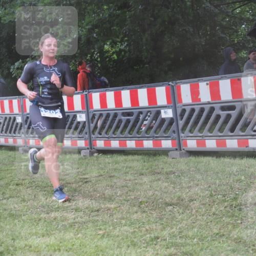 21.06.2025 - 27. Vierlanden-Triathlon KatJ http://msf.ph/oto/8039366 15.06.2025 14:22:58 Ziel 1202, 1270 meine-sportfotos.de