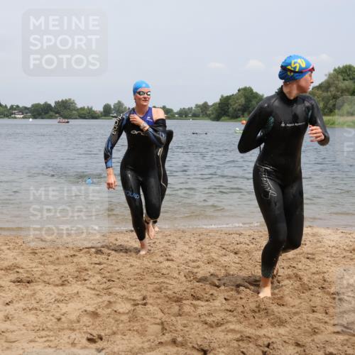 21.06.2025 - 27. Vierlanden-Triathlon Lena Gebhardt http://msf.ph/oto/8039367 15.06.2025 12:34:35 Schwimmen 1085, 1086, 1087, 1088 meine-sportfotos.de