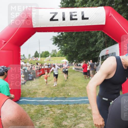 21.06.2025 - 27. Vierlanden-Triathlon MichiJ http://msf.ph/oto/8039368 15.06.2026 13:20:32 Ziel 641, 678, 688, 694, 709, 741, 840 meine-sportfotos.de