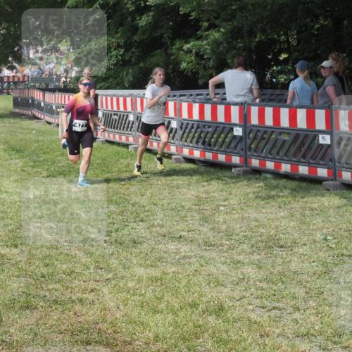15.06.2025 - 27. Vierlanden-Triathlon KatJ http://msf.ph/oto/8039369 15.06.2025 11:35:53 Schwimmen  meine-sportfotos.de
