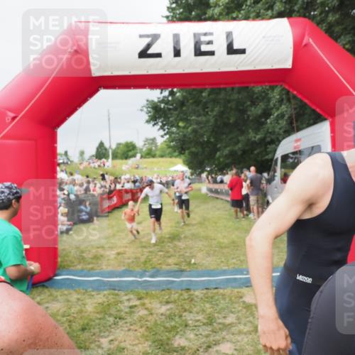 21.06.2025 - 27. Vierlanden-Triathlon MichiJ http://msf.ph/oto/8039370 15.06.2026 13:20:32 Ziel 641, 678, 688, 694, 709, 741, 840 meine-sportfotos.de
