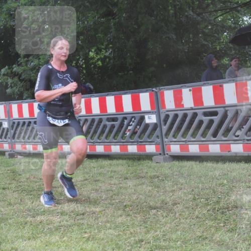 21.06.2025 - 27. Vierlanden-Triathlon KatJ http://msf.ph/oto/8039371 15.06.2025 14:22:58 Ziel 1202, 1270 meine-sportfotos.de