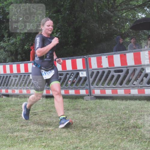 21.06.2025 - 27. Vierlanden-Triathlon KatJ http://msf.ph/oto/8039375 15.06.2025 14:22:58 Ziel 1202, 1270 meine-sportfotos.de
