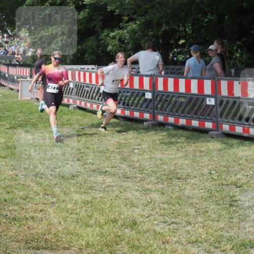 15.06.2025 - 27. Vierlanden-Triathlon KatJ http://msf.ph/oto/8039376 15.06.2025 11:35:54 Schwimmen  meine-sportfotos.de