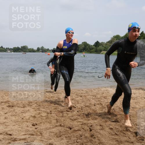 21.06.2025 - 27. Vierlanden-Triathlon Lena Gebhardt http://msf.ph/oto/8039378 15.06.2025 12:34:35 Schwimmen 1085, 1086, 1087, 1088 meine-sportfotos.de