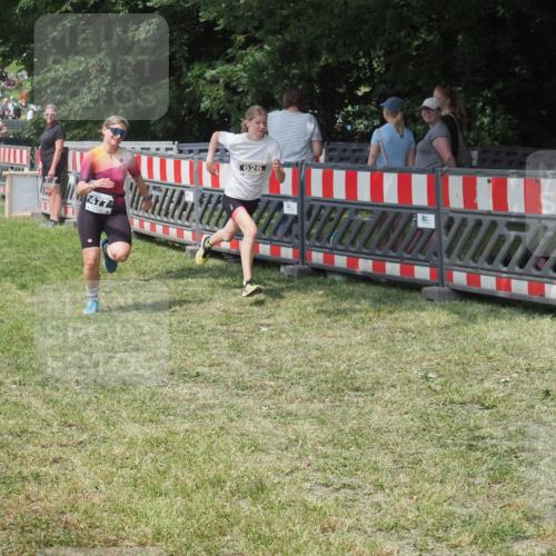 15.06.2025 - 27. Vierlanden-Triathlon KatJ http://msf.ph/oto/8039380 15.06.2025 11:35:54 Schwimmen  meine-sportfotos.de