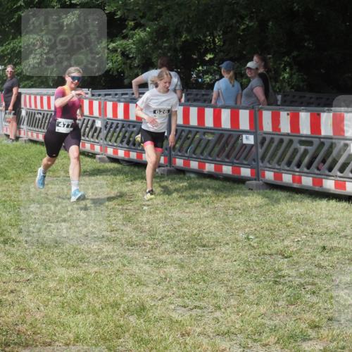 15.06.2025 - 27. Vierlanden-Triathlon KatJ http://msf.ph/oto/8039385 15.06.2025 11:35:54 Schwimmen  meine-sportfotos.de