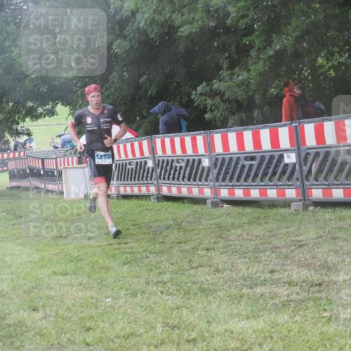 21.06.2025 - 27. Vierlanden-Triathlon KatJ http://msf.ph/oto/8039388 15.06.2025 14:23:03 Ziel 1270, 1275 meine-sportfotos.de