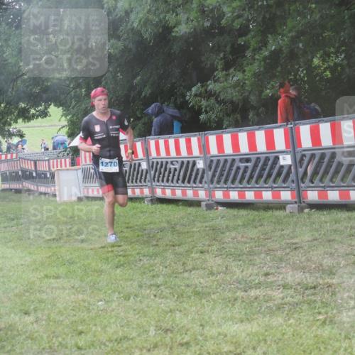 21.06.2025 - 27. Vierlanden-Triathlon KatJ http://msf.ph/oto/8039389 15.06.2025 14:23:03 Ziel 1270, 1275 meine-sportfotos.de