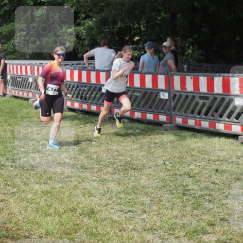 15.06.2025 - 27. Vierlanden-Triathlon KatJ http://msf.ph/oto/8039390 15.06.2025 11:35:54 Schwimmen  meine-sportfotos.de