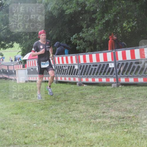 21.06.2025 - 27. Vierlanden-Triathlon KatJ http://msf.ph/oto/8039393 15.06.2025 14:23:04 Ziel 1270, 1275 meine-sportfotos.de