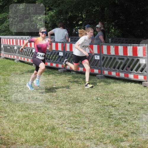15.06.2025 - 27. Vierlanden-Triathlon KatJ http://msf.ph/oto/8039397 15.06.2025 11:35:54 Schwimmen  meine-sportfotos.de