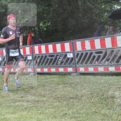 21.06.2025 - 27. Vierlanden-Triathlon KatJ http://msf.ph/oto/8039403 15.06.2025 14:23:04 Ziel 1270, 1275 meine-sportfotos.de