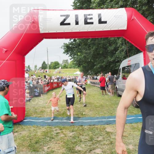21.06.2025 - 27. Vierlanden-Triathlon MichiJ http://msf.ph/oto/8039407 15.06.2026 13:20:33 Ziel 641, 678, 688, 694, 709, 741 meine-sportfotos.de