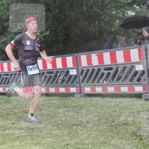 21.06.2025 - 27. Vierlanden-Triathlon KatJ http://msf.ph/oto/8039408 15.06.2025 14:23:05 Ziel 1270, 1275 meine-sportfotos.de
