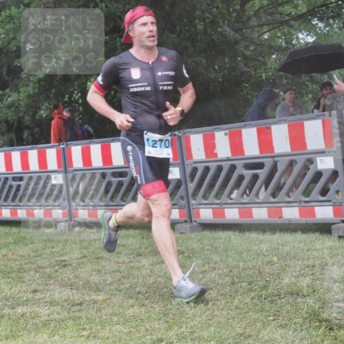 21.06.2025 - 27. Vierlanden-Triathlon KatJ http://msf.ph/oto/8039412 15.06.2025 14:23:05 Ziel 1270, 1275 meine-sportfotos.de