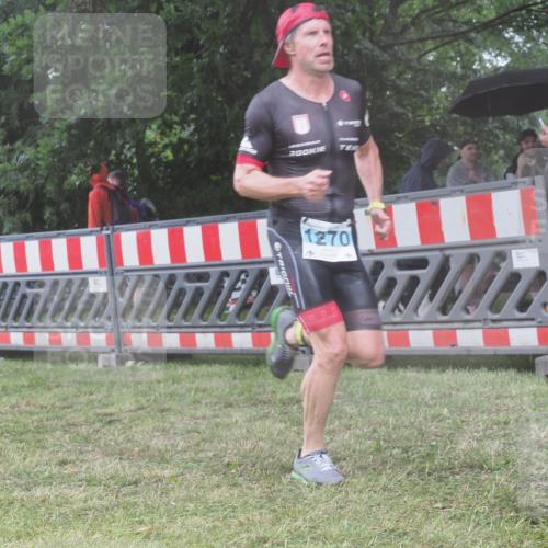 21.06.2025 - 27. Vierlanden-Triathlon KatJ http://msf.ph/oto/8039414 15.06.2025 14:23:05 Ziel 1270, 1275 meine-sportfotos.de