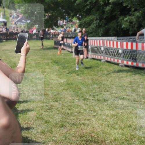 15.06.2025 - 27. Vierlanden-Triathlon KatJ http://msf.ph/oto/8039421 15.06.2025 11:35:59 Schwimmen  meine-sportfotos.de