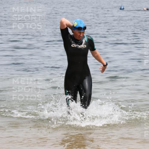 21.06.2025 - 27. Vierlanden-Triathlon Lena Gebhardt http://msf.ph/oto/8039426 15.06.2025 12:34:39 Schwimmen 1085, 1086, 1087, 1088 meine-sportfotos.de