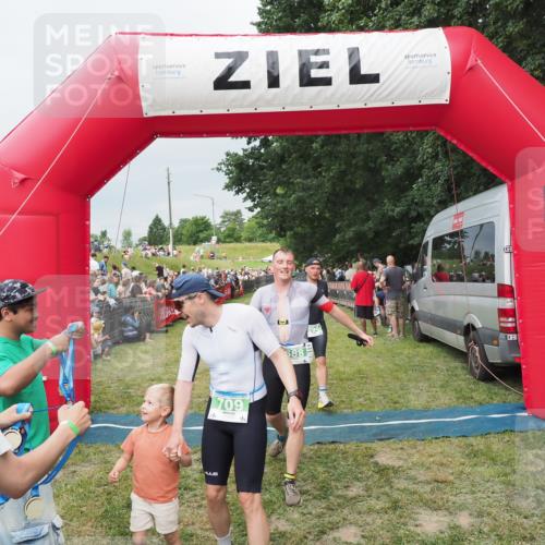 21.06.2025 - 27. Vierlanden-Triathlon MichiJ http://msf.ph/oto/8039433 15.06.2026 13:20:34 Ziel 641, 678, 688, 694, 709 meine-sportfotos.de