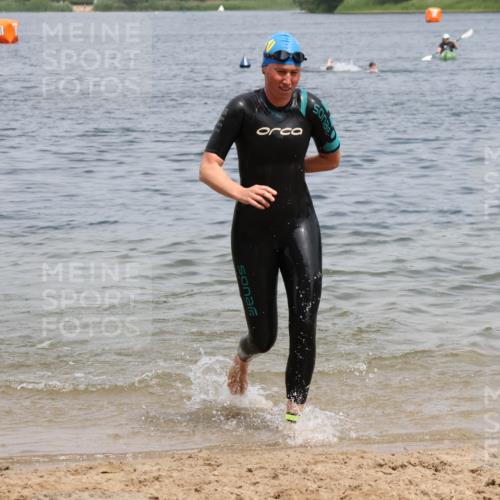 21.06.2025 - 27. Vierlanden-Triathlon Lena Gebhardt http://msf.ph/oto/8039436 15.06.2025 12:34:41 Schwimmen 1085, 1086, 1087, 1088 meine-sportfotos.de