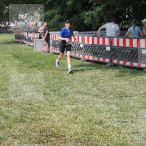 15.06.2025 - 27. Vierlanden-Triathlon KatJ http://msf.ph/oto/8039437 15.06.2025 11:36:00 Schwimmen  meine-sportfotos.de