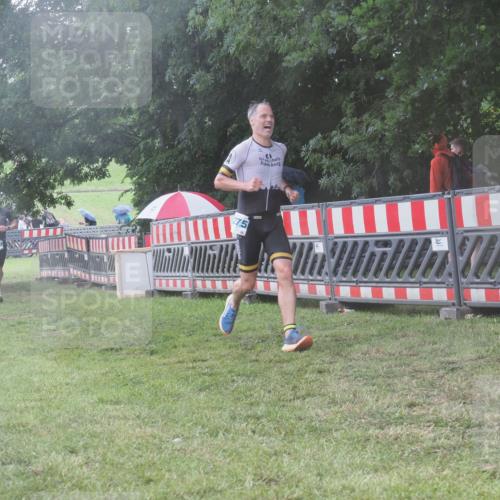21.06.2025 - 27. Vierlanden-Triathlon KatJ http://msf.ph/oto/8039438 15.06.2025 14:23:11 Ziel 1273, 1275 meine-sportfotos.de
