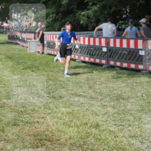 15.06.2025 - 27. Vierlanden-Triathlon KatJ http://msf.ph/oto/8039439 15.06.2025 11:36:00 Schwimmen  meine-sportfotos.de