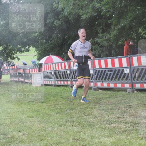 21.06.2025 - 27. Vierlanden-Triathlon KatJ http://msf.ph/oto/8039441 15.06.2025 14:23:11 Ziel 1273, 1275 meine-sportfotos.de