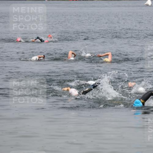 21.06.2025 - 27. Vierlanden-Triathlon Lena Gebhardt http://msf.ph/oto/8039451 15.06.2025 12:35:09 Schwimmen  meine-sportfotos.de