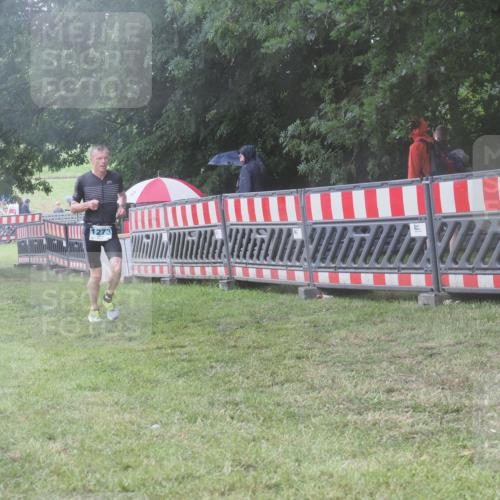 21.06.2025 - 27. Vierlanden-Triathlon KatJ http://msf.ph/oto/8039453 15.06.2025 14:23:14 Ziel 1273, 1275 meine-sportfotos.de
