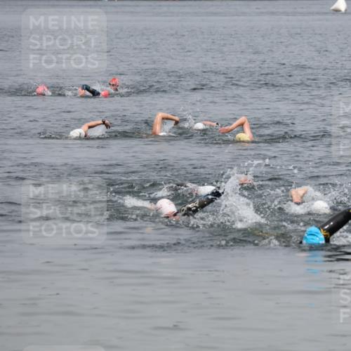 21.06.2025 - 27. Vierlanden-Triathlon Lena Gebhardt http://msf.ph/oto/8039455 15.06.2025 12:35:09 Schwimmen  meine-sportfotos.de