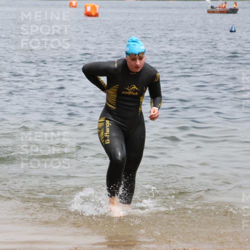 21.06.2025 - 27. Vierlanden-Triathlon Lena Gebhardt http://msf.ph/oto/8039462 15.06.2025 12:35:23 Schwimmen 1093, 1094, 1095, 1096 meine-sportfotos.de