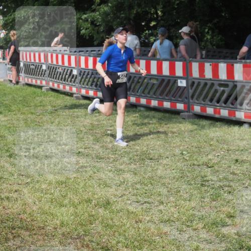 15.06.2025 - 27. Vierlanden-Triathlon KatJ http://msf.ph/oto/8039464 15.06.2025 11:36:00 Schwimmen  meine-sportfotos.de