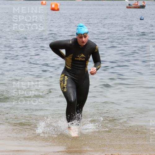 21.06.2025 - 27. Vierlanden-Triathlon Lena Gebhardt http://msf.ph/oto/8039466 15.06.2025 12:35:23 Schwimmen 1093, 1094, 1095, 1096 meine-sportfotos.de