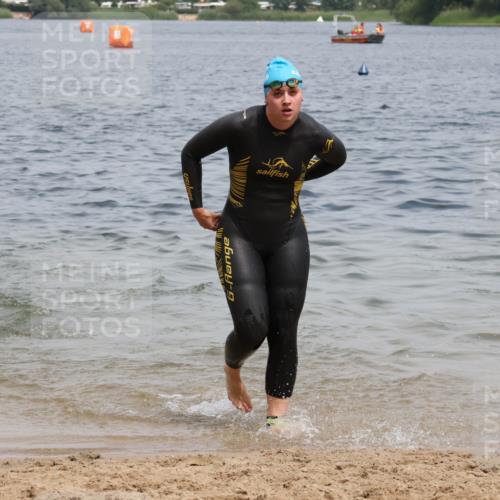 21.06.2025 - 27. Vierlanden-Triathlon Lena Gebhardt http://msf.ph/oto/8039468 15.06.2025 12:35:24 Schwimmen 1093, 1094, 1095, 1096 meine-sportfotos.de