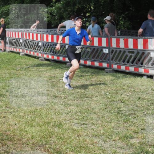 15.06.2025 - 27. Vierlanden-Triathlon KatJ http://msf.ph/oto/8039470 15.06.2025 11:36:01 Schwimmen  meine-sportfotos.de