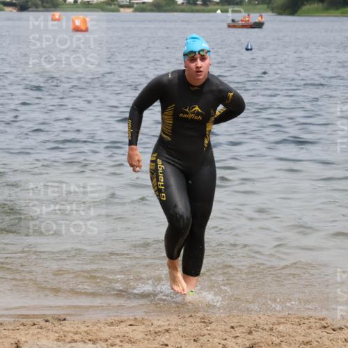 21.06.2025 - 27. Vierlanden-Triathlon Lena Gebhardt http://msf.ph/oto/8039472 15.06.2025 12:35:24 Schwimmen 1093, 1094, 1095, 1096 meine-sportfotos.de